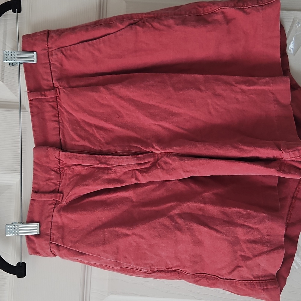 Old Navy, Linen Blend High Waisted Trouser Shorts. Women’s M, Salmon/Brick Red